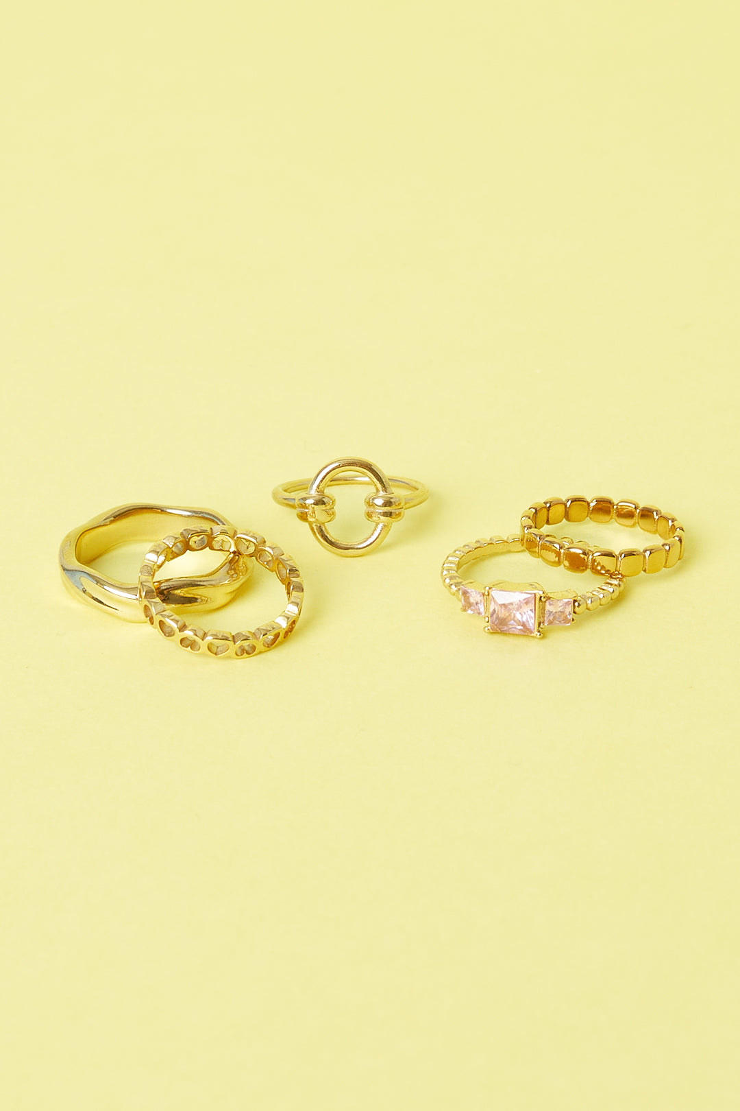 Bague minimaliste avec cercle