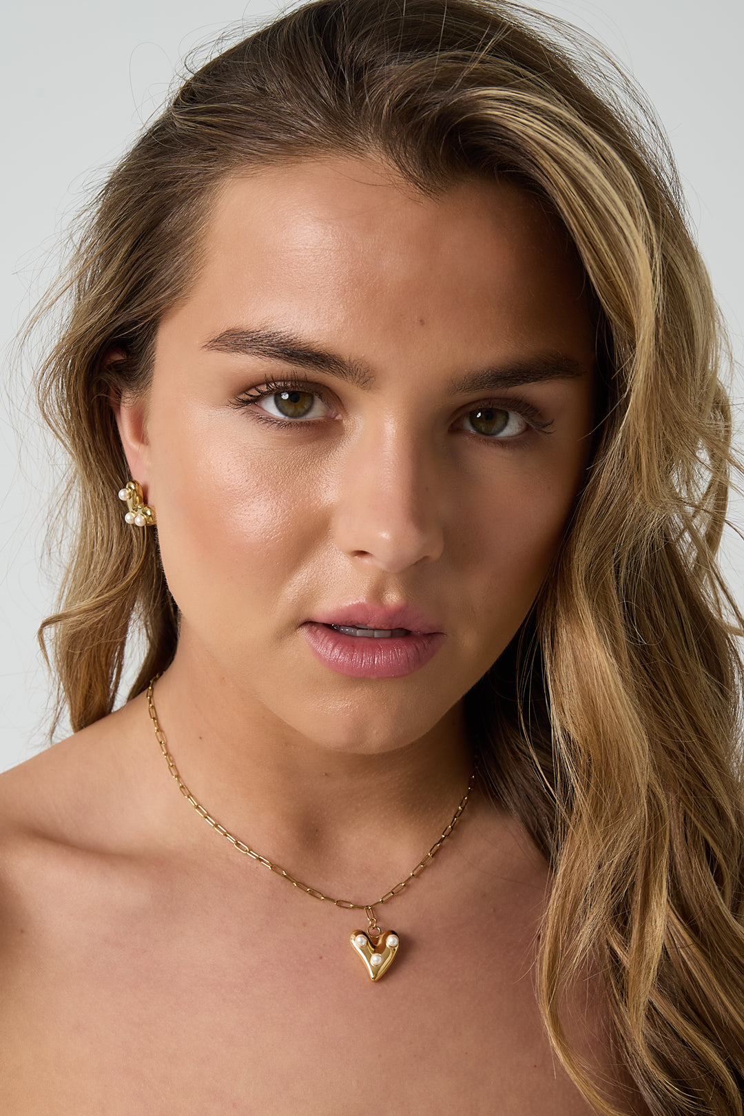 Collier avec cœur suspendu et perles