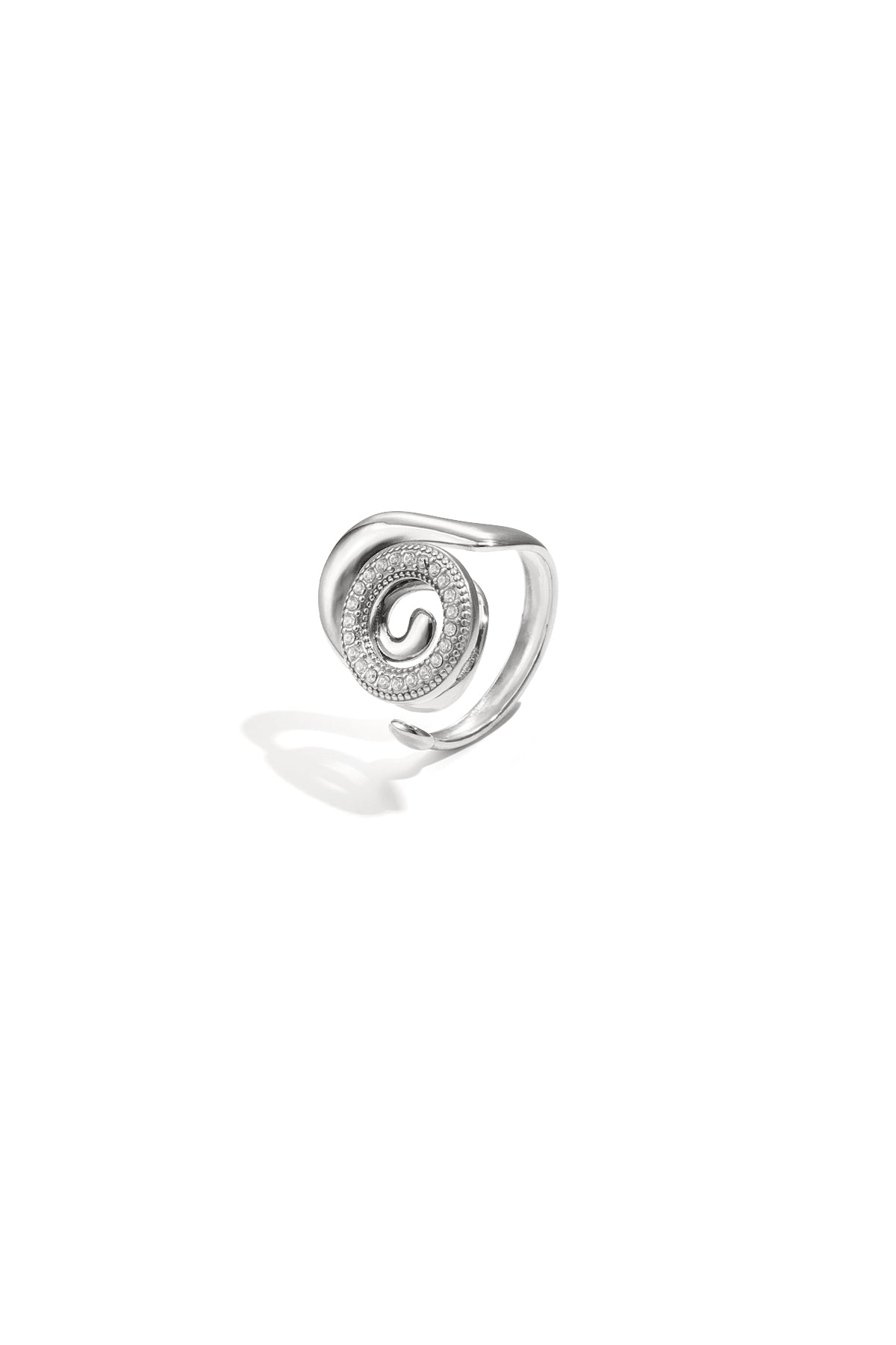 Bague imposante en forme de coquillage spirale ornée de pierres