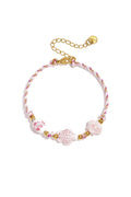 Bracelet orné de perles en forme de tortue et de coquillage et d'un motif de corde