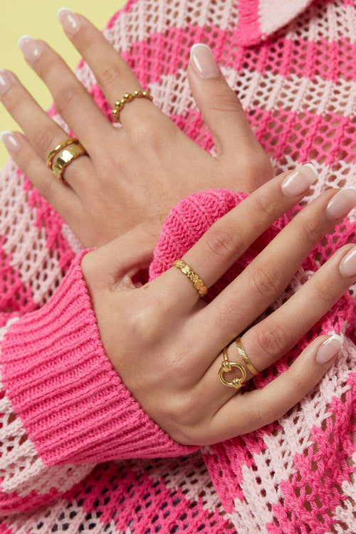 bague imposante en acier inoxydable or ornée de perles