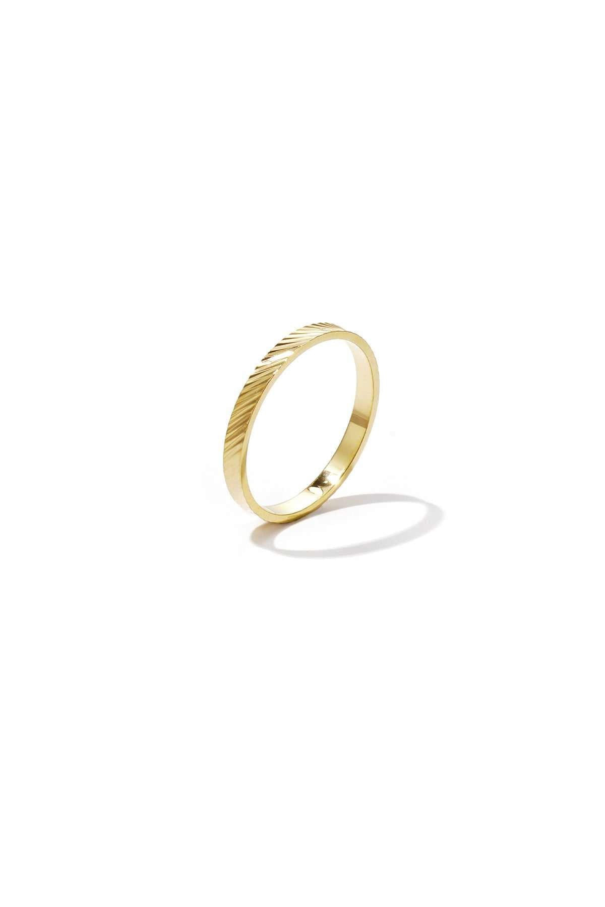 bague imposante en acier inoxydable ornee de perles elegante