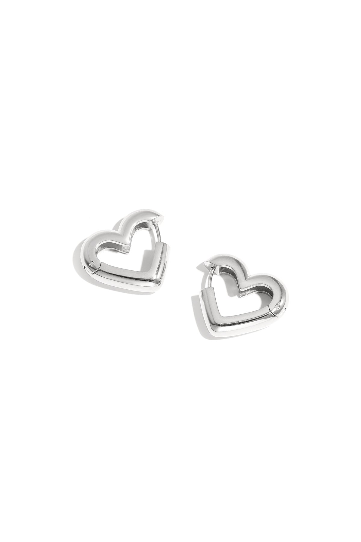 Boucles d'oreilles créoles en forme de cœur disponibles en trois tailles