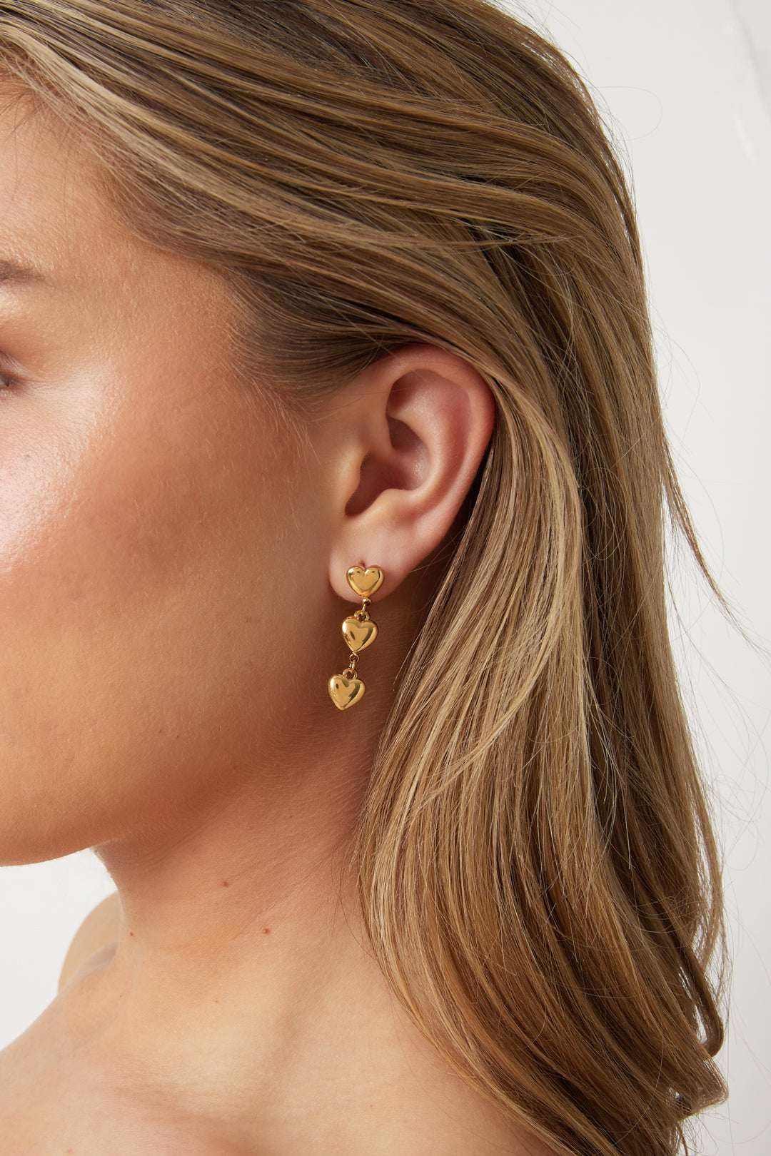 Boucles d'oreilles avec 3 cœurs pendants