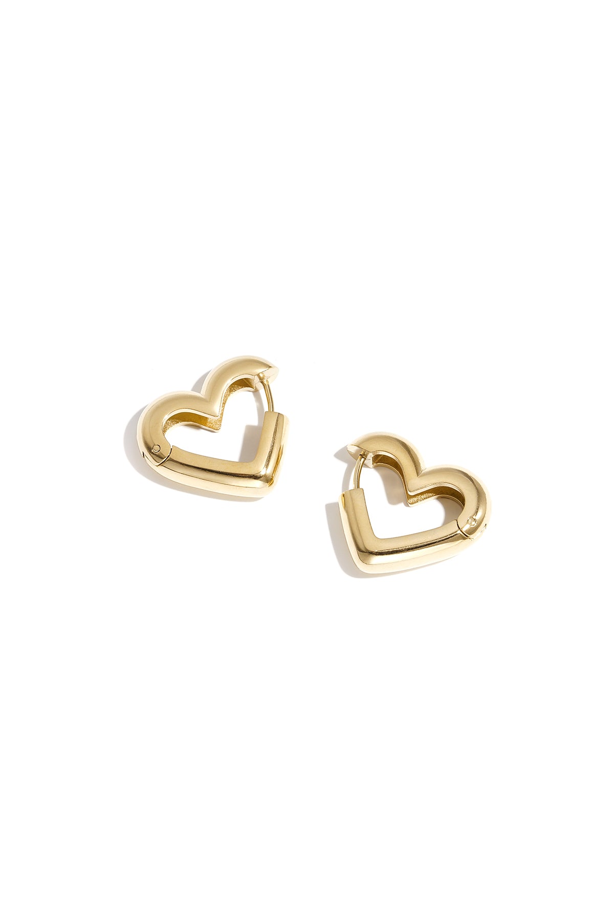 Boucles d'oreilles créoles en forme de cœur disponibles en trois tailles