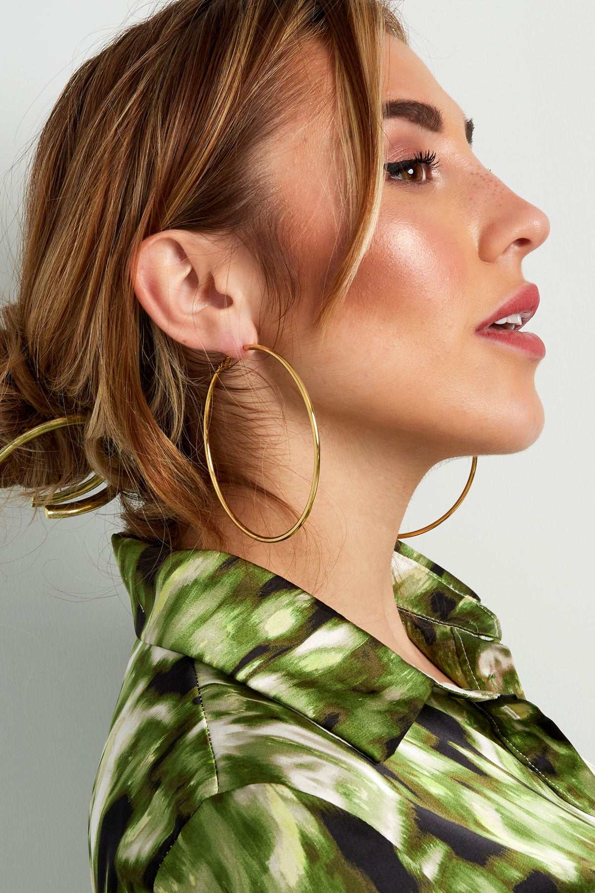 créoles étroites en acier inoxydable forme irrégulière plaqué or