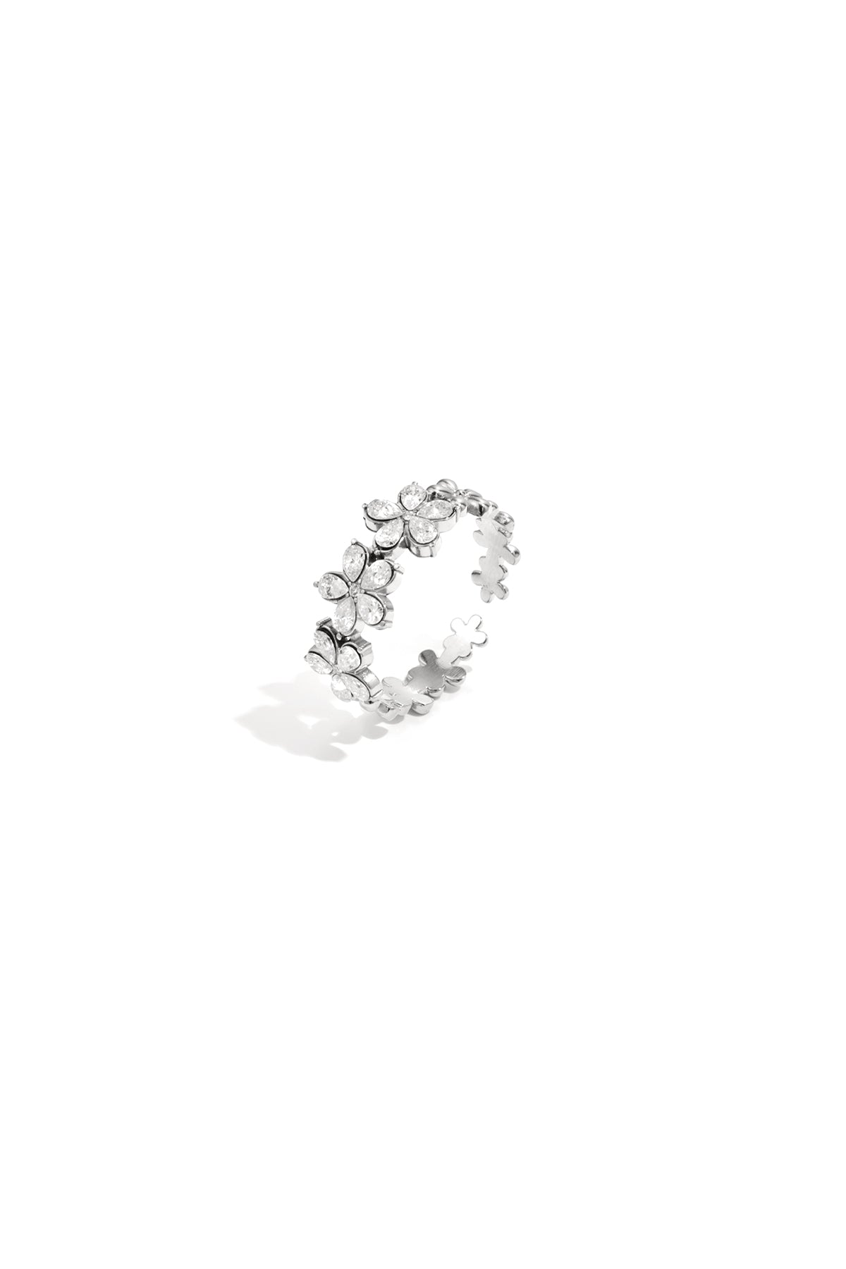 Bague ornée de fleurs et de pierres