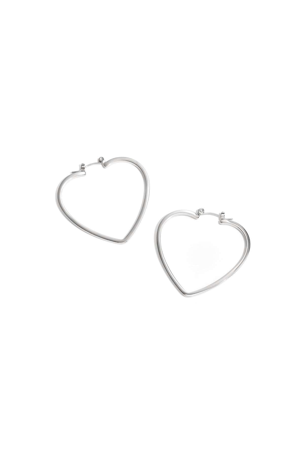 Boucles d'oreilles créoles minimalistes en forme de cœur