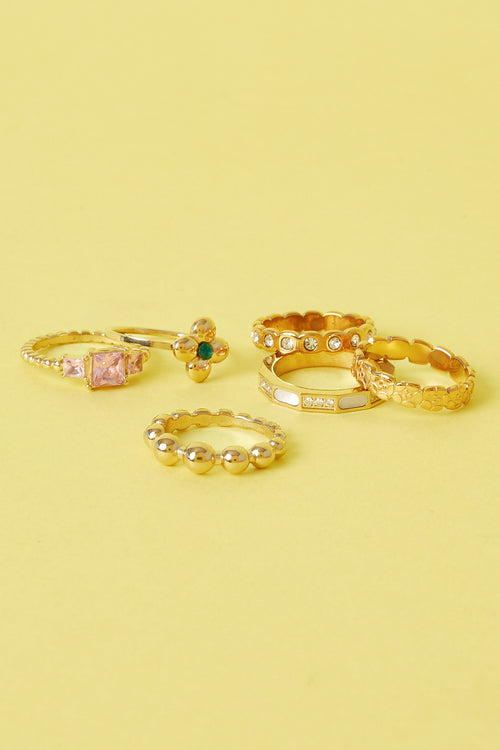 Bague imposante ornée d'un trèfle et d'une pierre