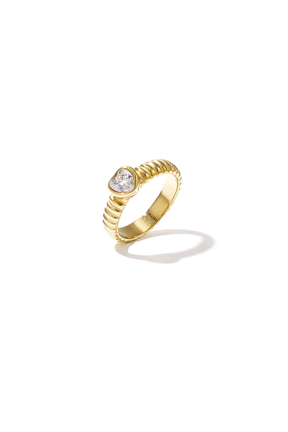 Bague avec pierre en forme de cœur