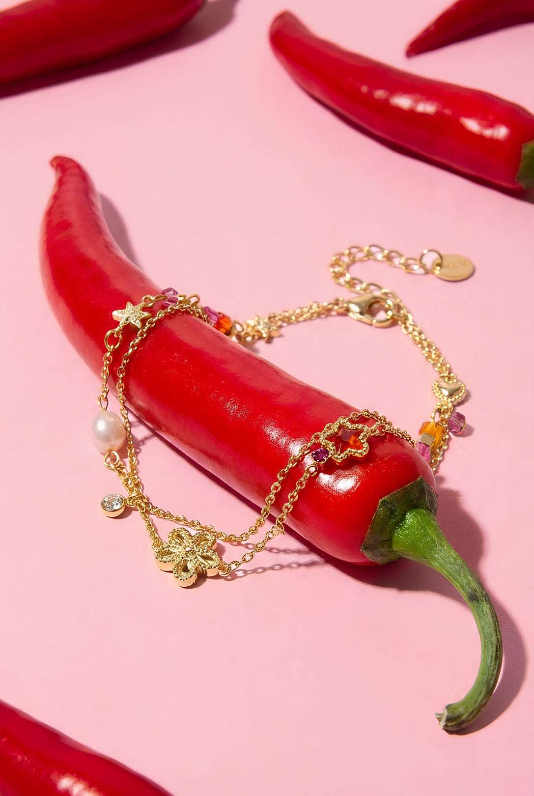 Bracelet à breloques en forme d'étoile et de fleur et de perles