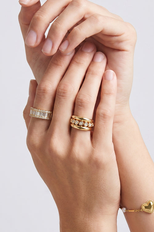 Bague ajustable ornée de strass