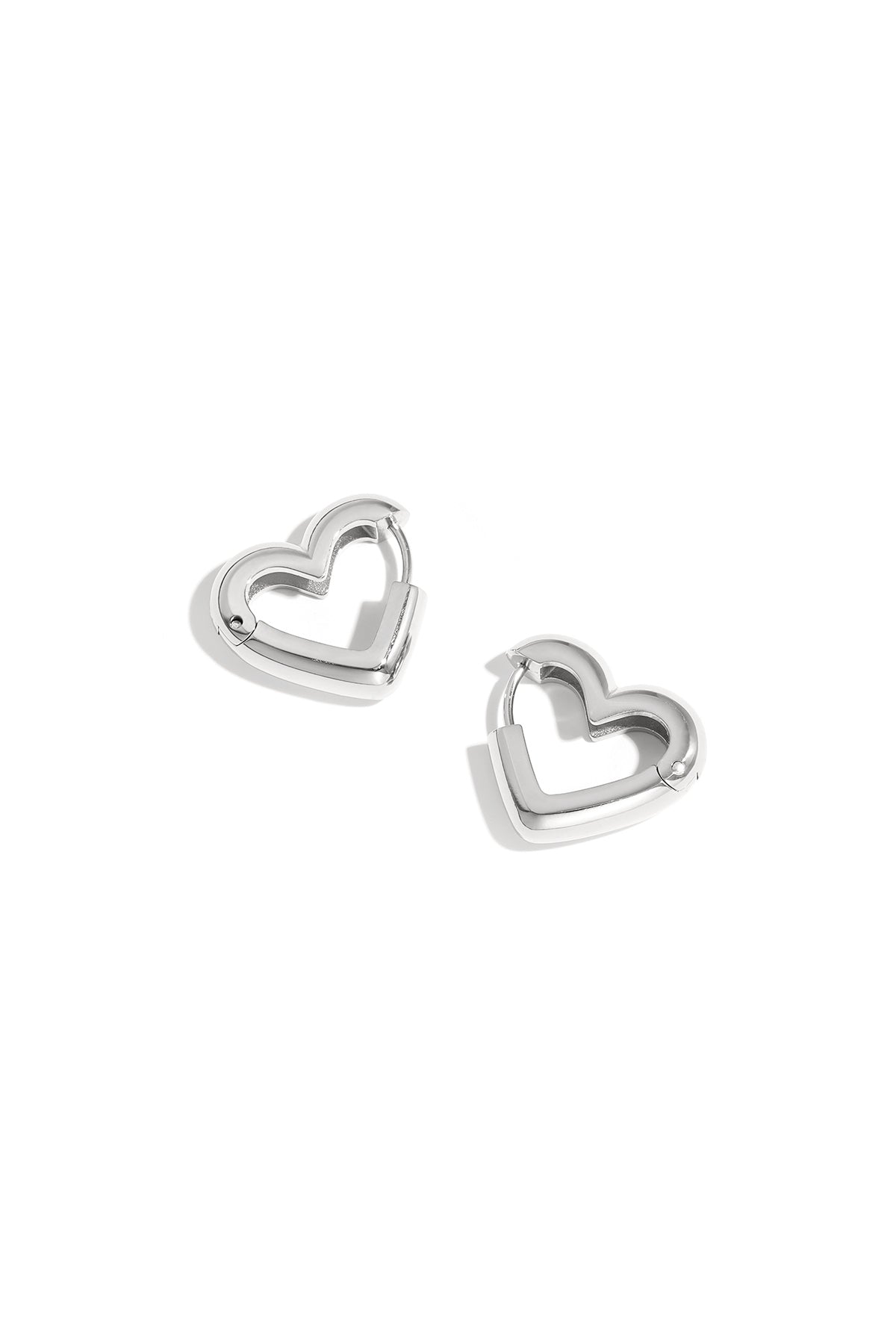 Boucles d'oreilles créoles en forme de cœur disponibles en trois tailles