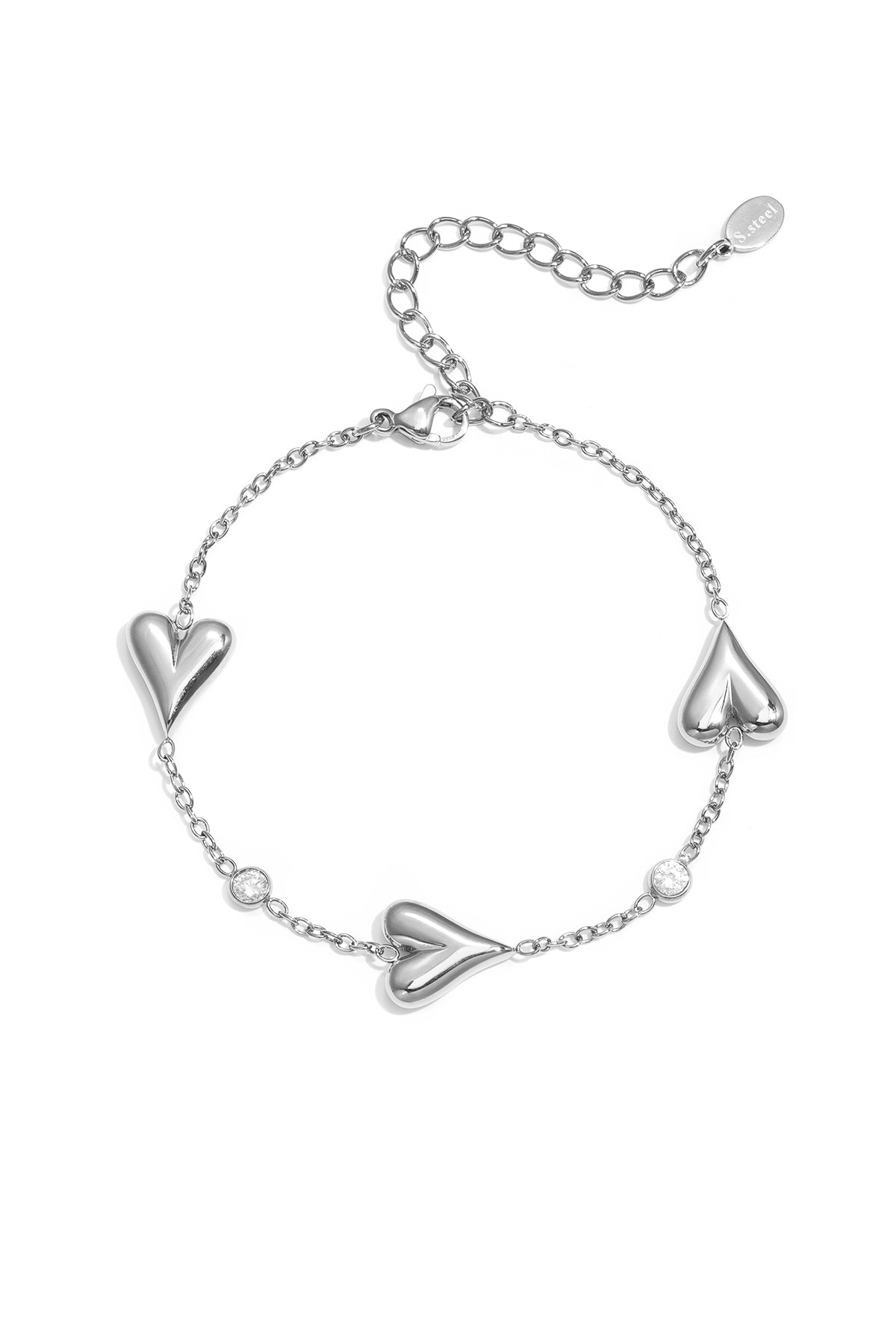 Bracelet orné de trois cœurs massifs et de pierres.