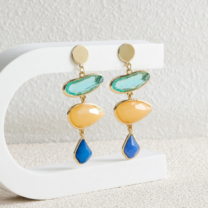Boucles d'oreilles avec pierres brillantes