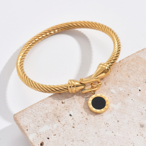 Bracelet en acier inoxydable avec pendentif chiffres romains.