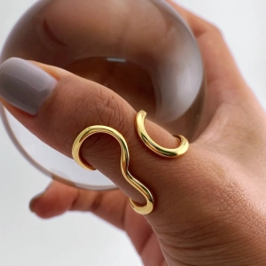 Bague en acier inoxydable plaqué or 18 carats avec ouverture irrégulière