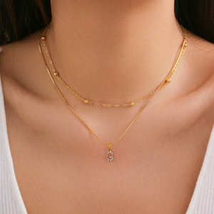 Collier ras du cou double rang en forme de lettre serti de diamants
