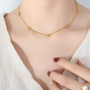 Collier en acier titane avec cœur en zircon
