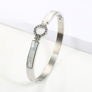 Bracelet blanc avec chiffres romains