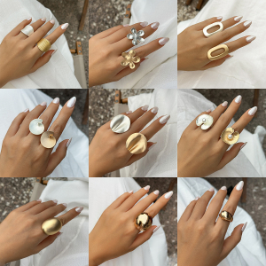 Bague plissée circulaire en métal