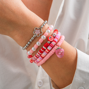 Bracelet en perles acryliques et céramique à motif fraise
