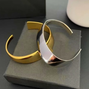 Bracelet ouvert vintage de forme régulière